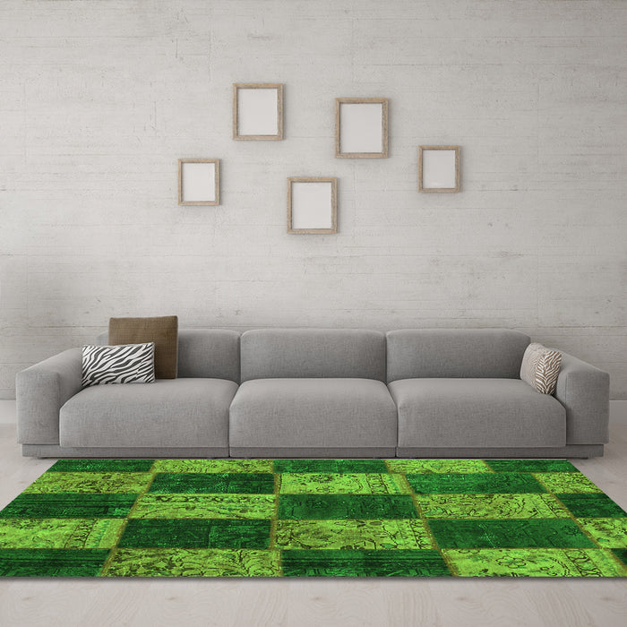 Machine Washable Patchwork Green Transitional Area Rugs in a Living Room,, wshcon1455grn