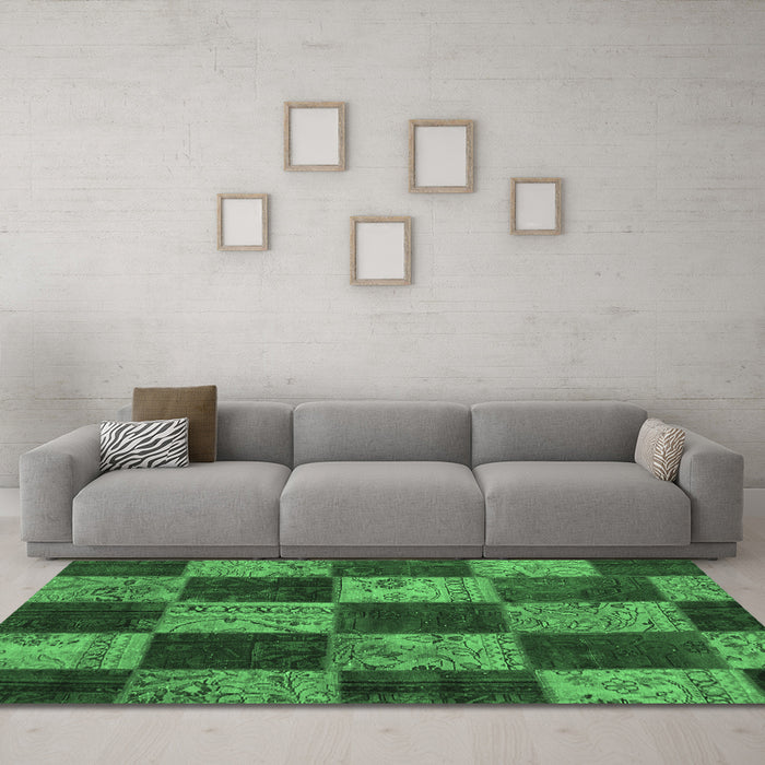 Machine Washable Patchwork Emerald Green Transitional Area Rugs in a Living Room,, wshcon1455emgrn