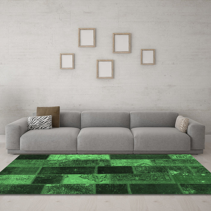 Machine Washable Patchwork Emerald Green Transitional Area Rugs in a Living Room,, wshcon1457emgrn