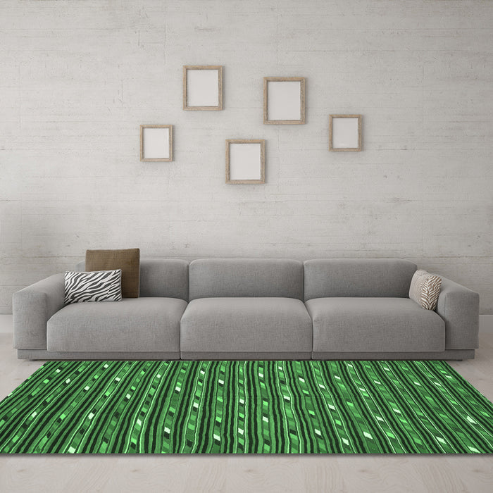 Machine Washable Oriental Emerald Green Traditional Area Rugs in a Living Room,, wshcon145emgrn