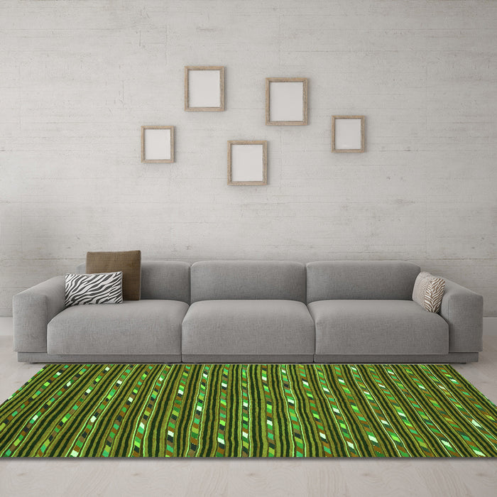Machine Washable Oriental Green Traditional Area Rugs in a Living Room,, wshcon145grn