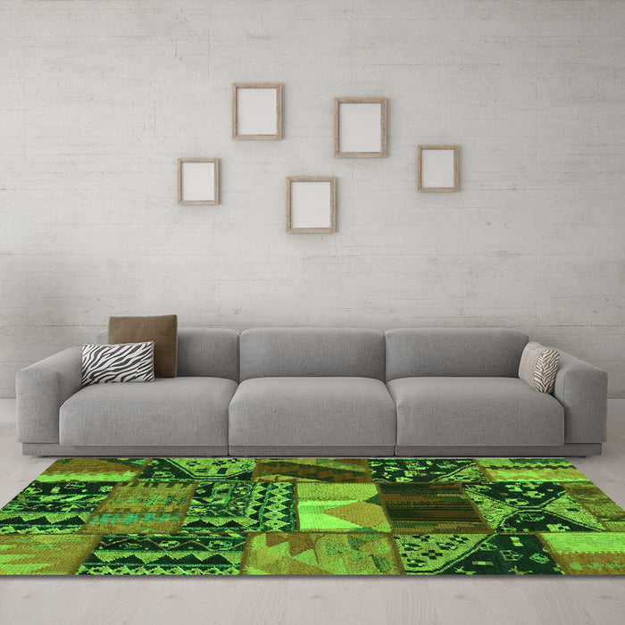 Machine Washable Patchwork Green Transitional Area Rugs in a Living Room,, wshcon1461grn