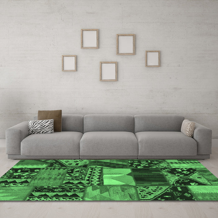 Machine Washable Patchwork Emerald Green Transitional Area Rugs in a Living Room,, wshcon1461emgrn
