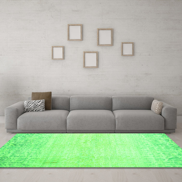 Machine Washable Abstract Green Contemporary Area Rugs in a Living Room,, wshcon1467grn