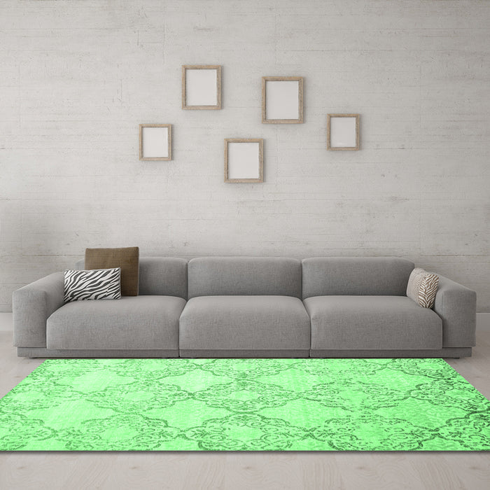 Machine Washable Abstract Emerald Green Contemporary Area Rugs in a Living Room,, wshcon1470emgrn