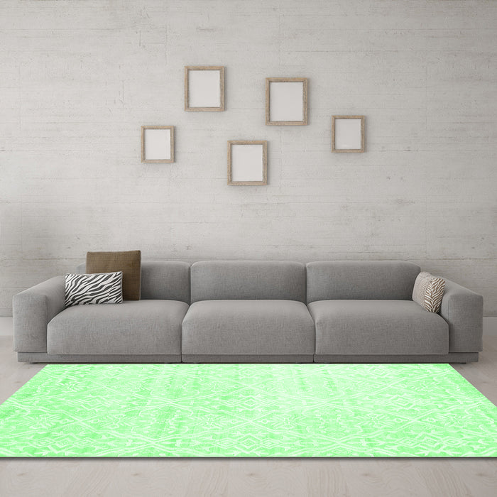 Machine Washable Solid Emerald Green Modern Area Rugs in a Living Room,, wshcon1474emgrn