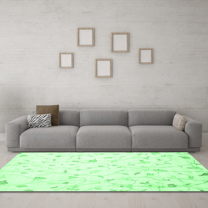 Machine Washable Solid Emerald Green Modern Area Rugs in a Living Room,, wshcon1475emgrn
