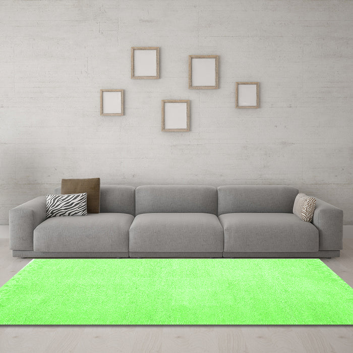 Machine Washable Solid Green Modern Area Rugs in a Living Room,, wshcon1478grn