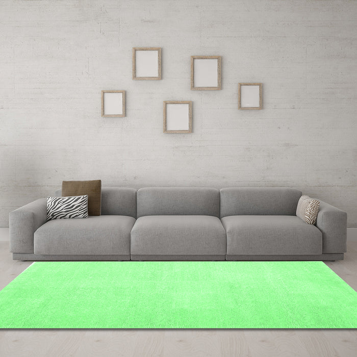 Machine Washable Solid Emerald Green Modern Area Rugs in a Living Room,, wshcon1478emgrn