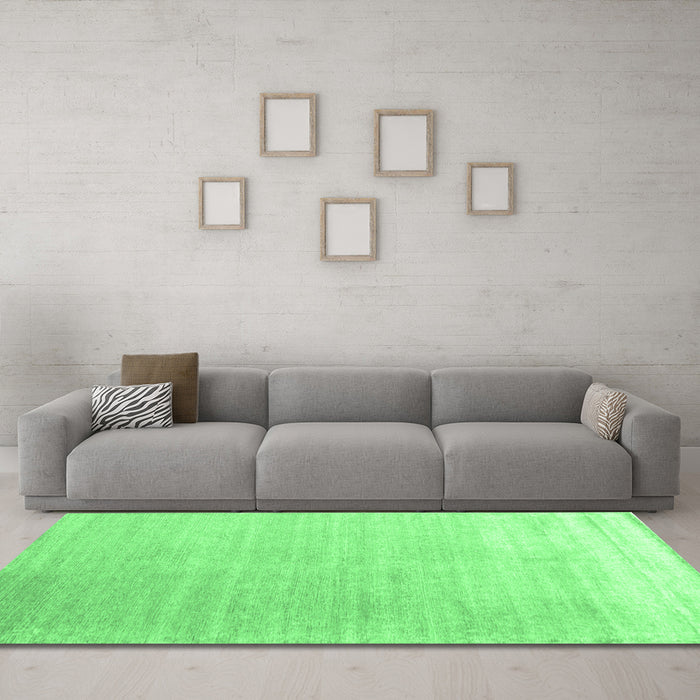 Machine Washable Abstract Emerald Green Contemporary Area Rugs in a Living Room,, wshcon1479emgrn