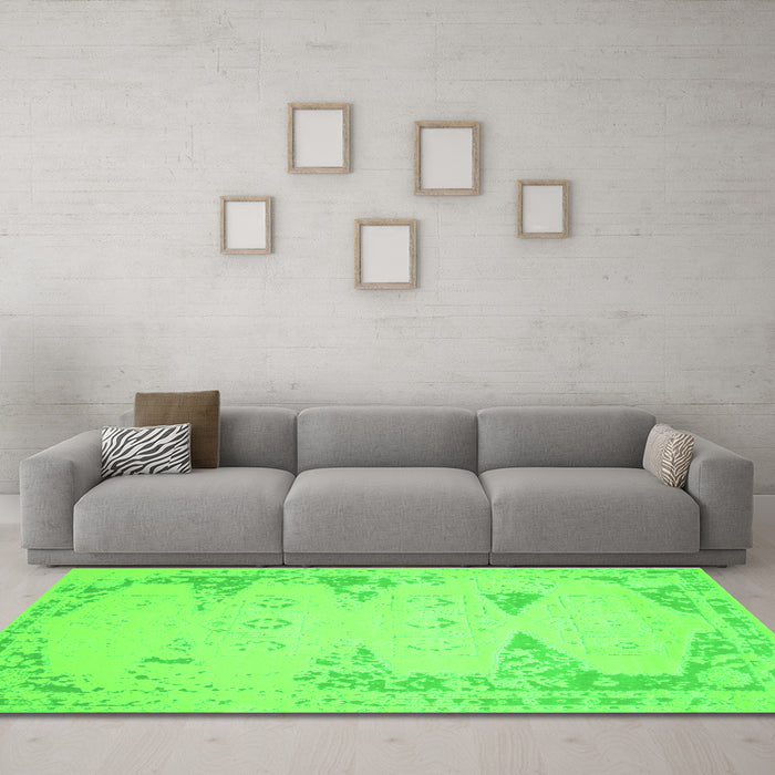 Machine Washable Abstract Green Contemporary Area Rugs in a Living Room,, wshcon147grn