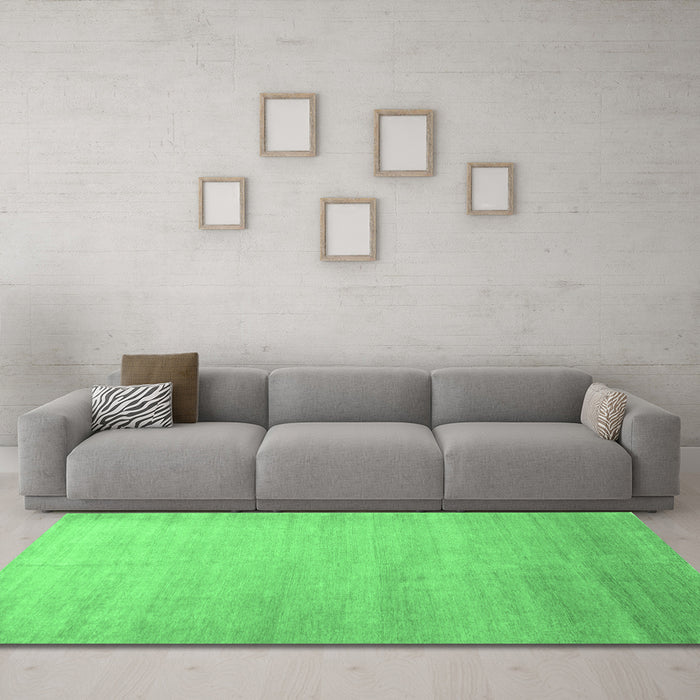 Machine Washable Abstract Emerald Green Contemporary Area Rugs in a Living Room,, wshcon1482emgrn