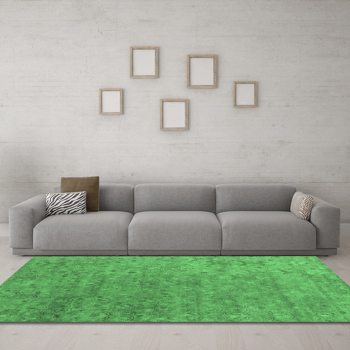 Machine Washable Abstract Emerald Green Contemporary Area Rugs in a Living Room,, wshcon1483emgrn