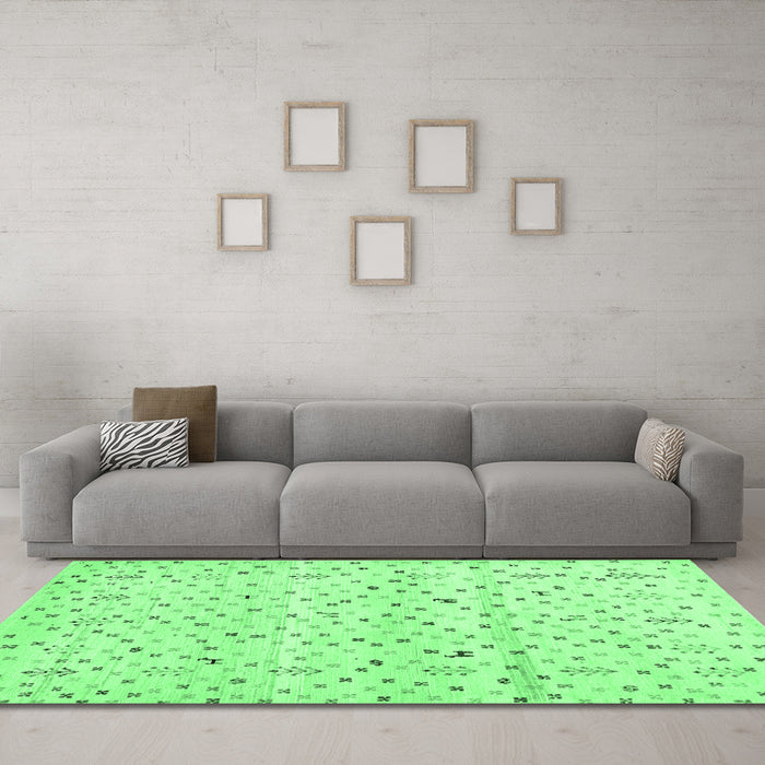 Machine Washable Solid Emerald Green Modern Area Rugs in a Living Room,, wshcon1486emgrn