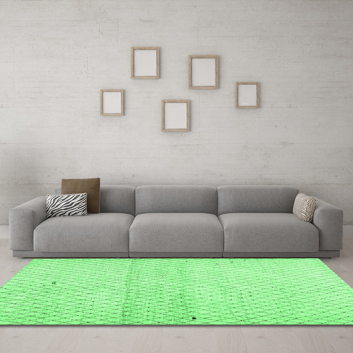 Machine Washable Solid Emerald Green Modern Area Rugs in a Living Room,, wshcon1487emgrn