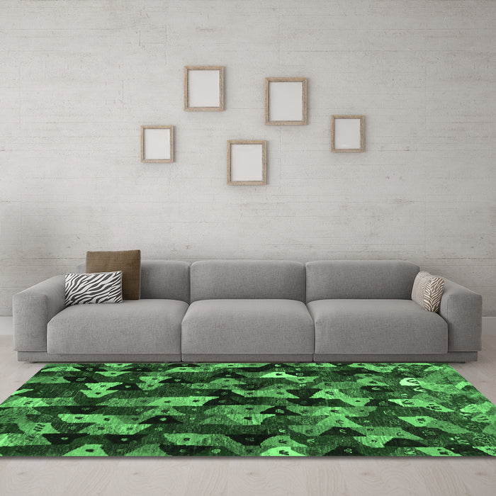Machine Washable Abstract Emerald Green Contemporary Area Rugs in a Living Room,, wshcon1488emgrn