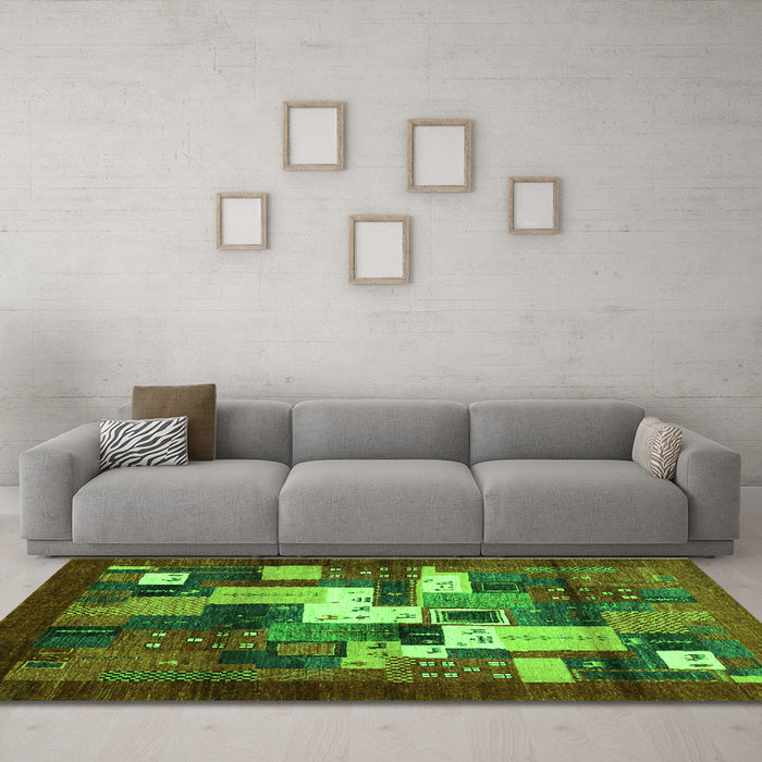 Machine Washable Abstract Green Contemporary Area Rugs in a Living Room,, wshcon1490grn