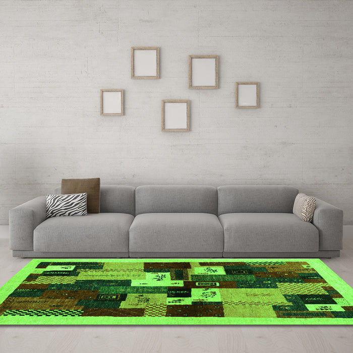 Machine Washable Abstract Green Contemporary Area Rugs in a Living Room,, wshcon1492grn