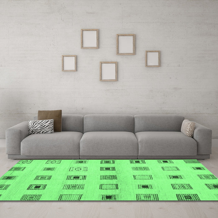 Machine Washable Solid Emerald Green Modern Area Rugs in a Living Room,, wshcon1496emgrn
