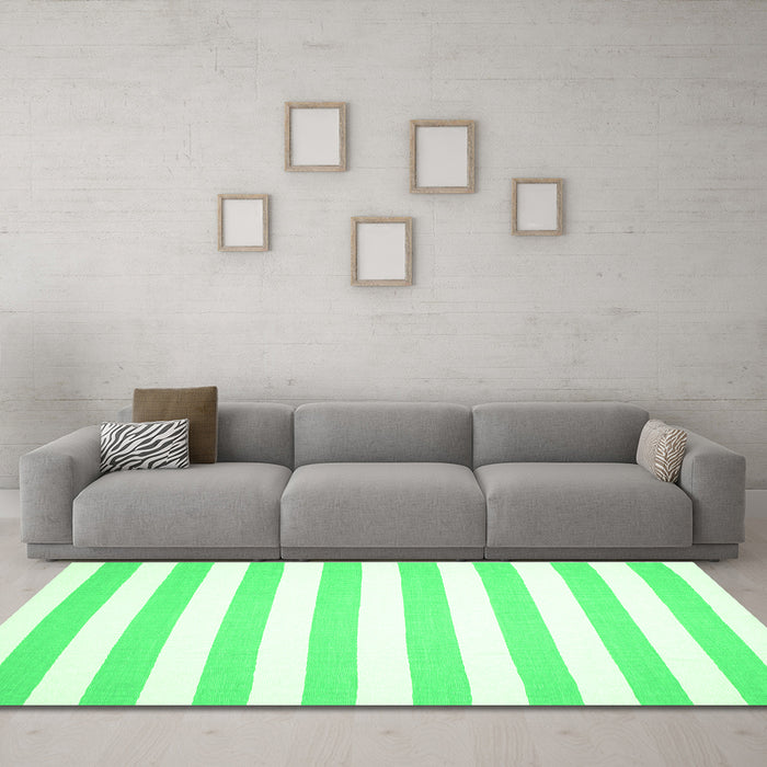 Machine Washable Abstract Green Contemporary Area Rugs in a Living Room,, wshcon14grn