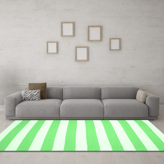 Machine Washable Abstract Emerald Green Contemporary Area Rugs in a Living Room,, wshcon14emgrn