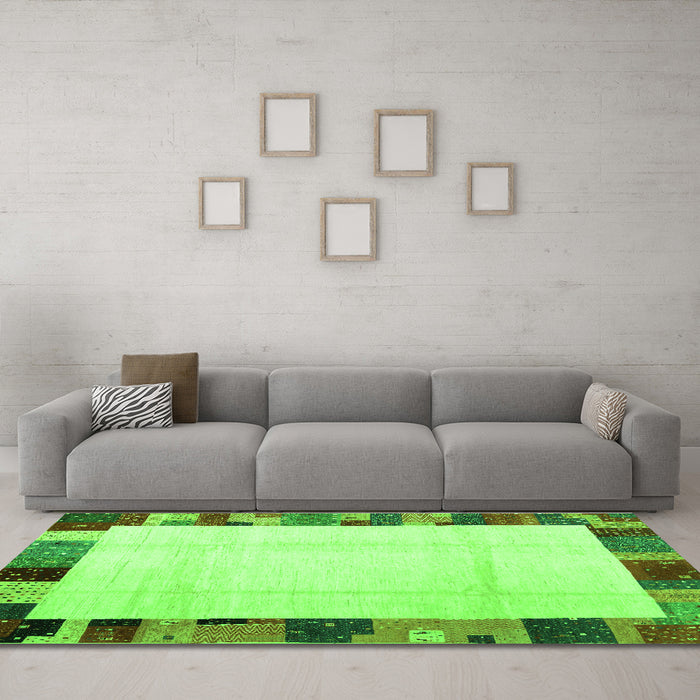Machine Washable Solid Green Modern Area Rugs in a Living Room,, wshcon1513grn