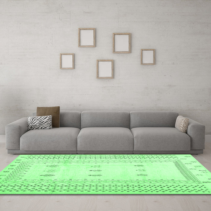 Machine Washable Solid Emerald Green Modern Area Rugs in a Living Room,, wshcon1516emgrn