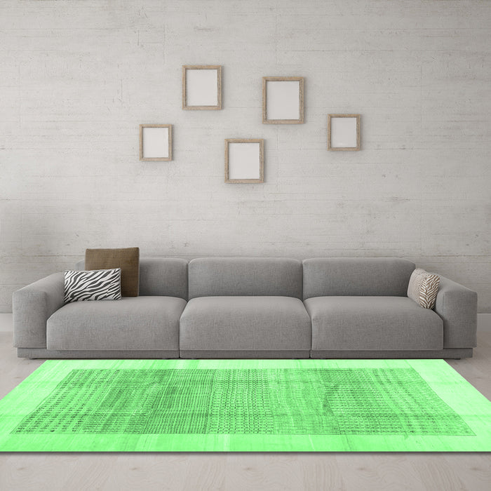 Machine Washable Solid Emerald Green Modern Area Rugs in a Living Room,, wshcon1517emgrn