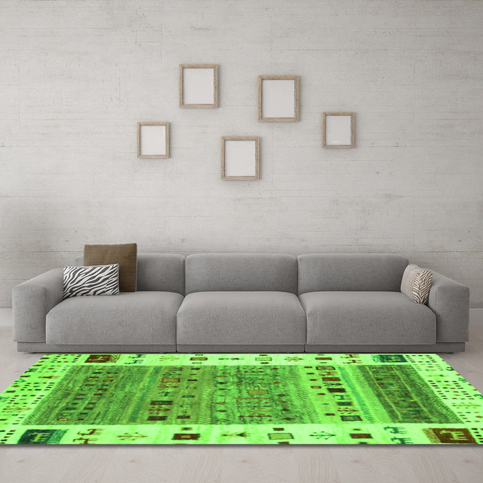 Machine Washable Abstract Green Contemporary Area Rugs in a Living Room,, wshcon1518grn