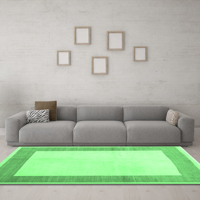 Machine Washable Solid Emerald Green Modern Area Rugs in a Living Room,, wshcon1522emgrn