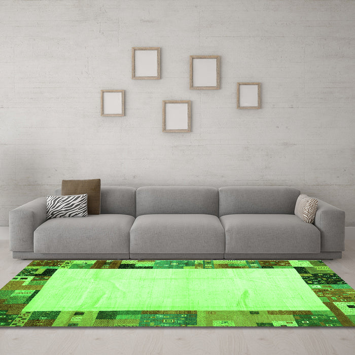 Machine Washable Solid Green Modern Area Rugs in a Living Room,, wshcon1526grn