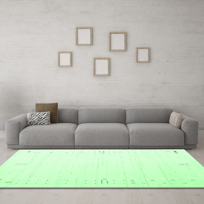 Machine Washable Solid Emerald Green Modern Area Rugs in a Living Room,, wshcon152emgrn