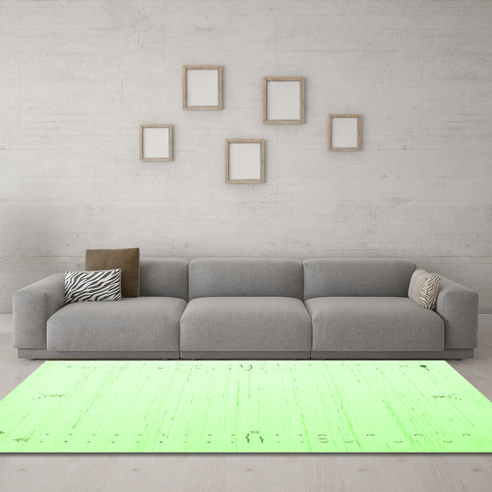 Machine Washable Solid Green Modern Area Rugs in a Living Room,, wshcon152grn