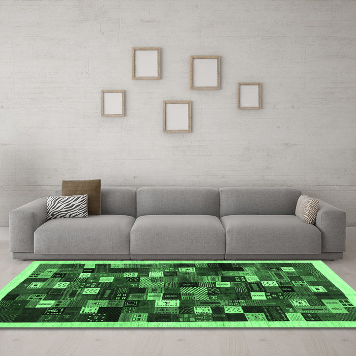 Machine Washable Abstract Emerald Green Contemporary Area Rugs in a Living Room,, wshcon1539emgrn