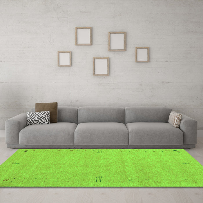 Machine Washable Abstract Green Contemporary Area Rugs in a Living Room,, wshcon153grn