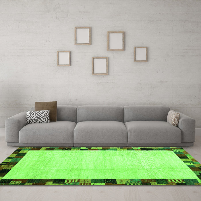 Machine Washable Solid Green Modern Area Rugs in a Living Room,, wshcon1540grn