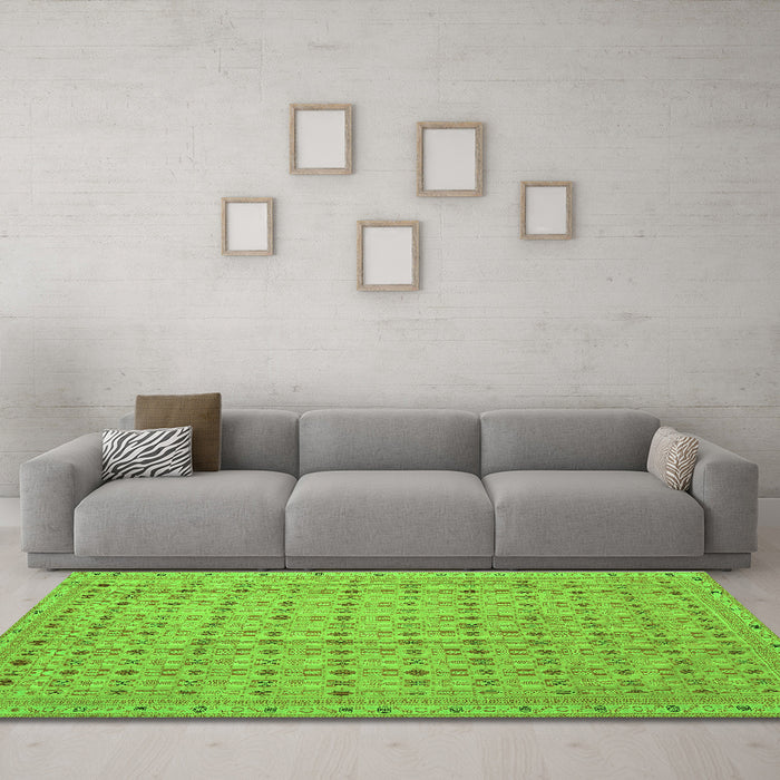 Machine Washable Abstract Green Contemporary Area Rugs in a Living Room,, wshcon1545grn