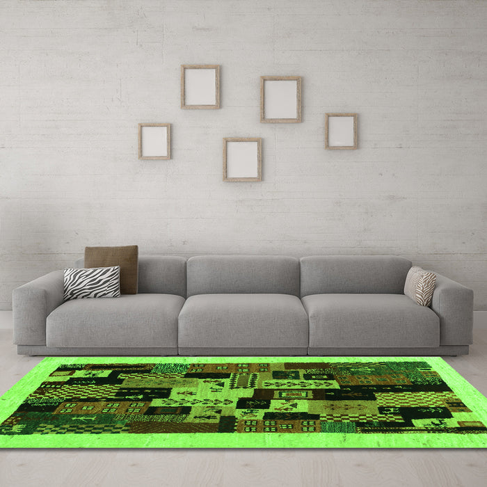 Machine Washable Abstract Green Contemporary Area Rugs in a Living Room,, wshcon1551grn