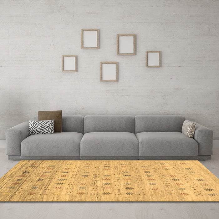 Machine Washable Abstract Brown Contemporary Rug in a Living Room,, wshcon1557brn