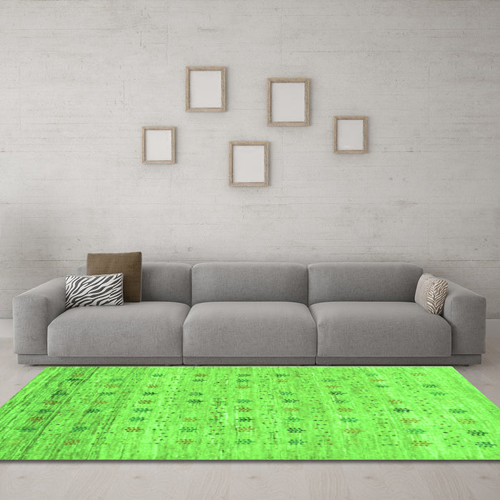 Machine Washable Abstract Green Contemporary Area Rugs in a Living Room,, wshcon1557grn