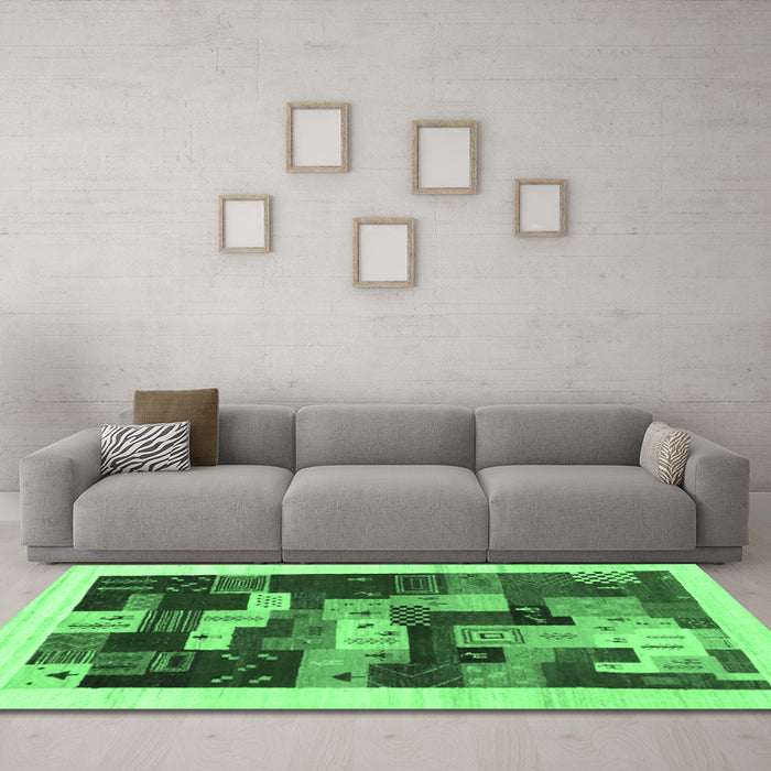 Machine Washable Abstract Emerald Green Contemporary Area Rugs in a Living Room,, wshcon1559emgrn