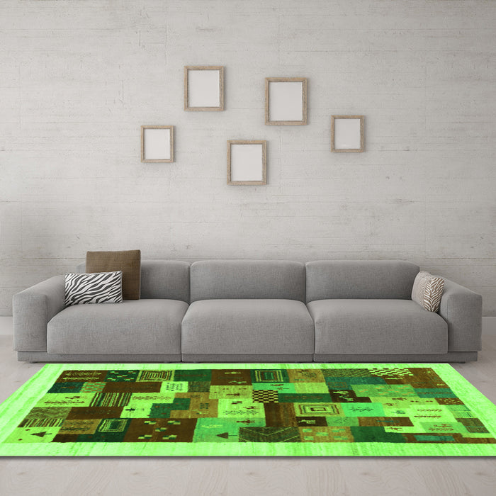 Machine Washable Abstract Green Contemporary Area Rugs in a Living Room,, wshcon1559grn