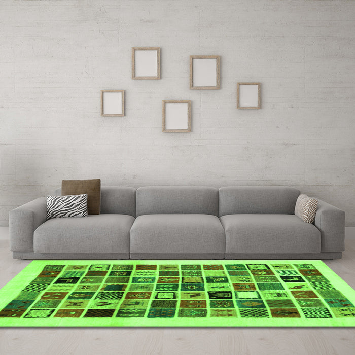 Machine Washable Abstract Green Contemporary Area Rugs in a Living Room,, wshcon1560grn