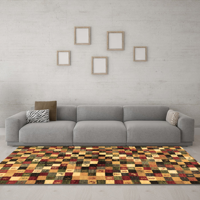 Machine Washable Abstract Brown Contemporary Rug in a Living Room,, wshcon1562brn