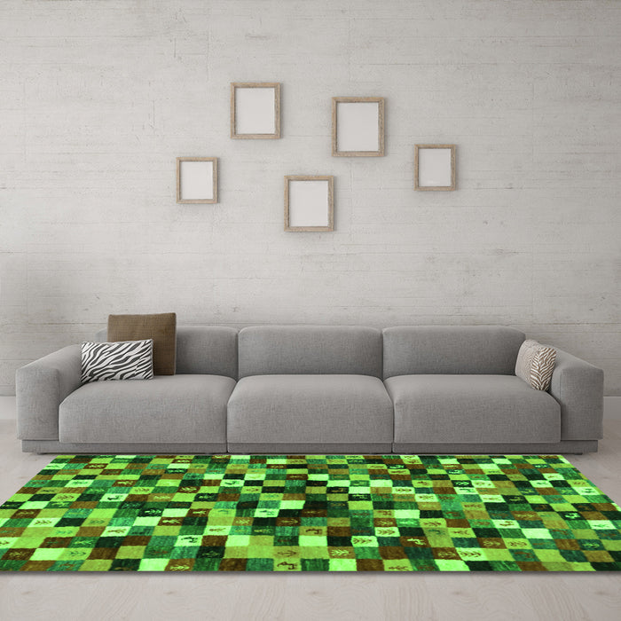 Machine Washable Abstract Green Contemporary Area Rugs in a Living Room,, wshcon1562grn