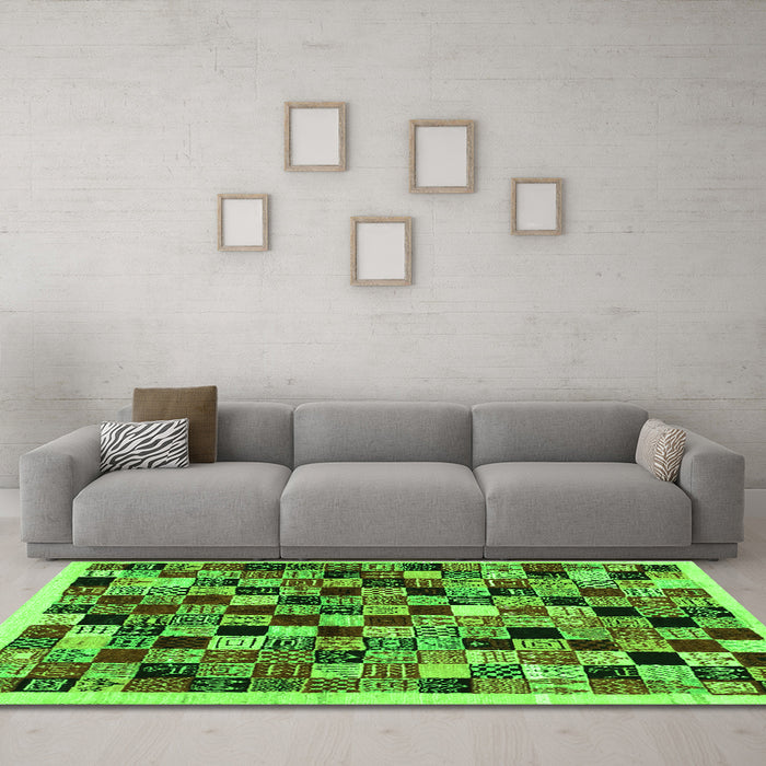 Machine Washable Abstract Green Contemporary Area Rugs in a Living Room,, wshcon1564grn