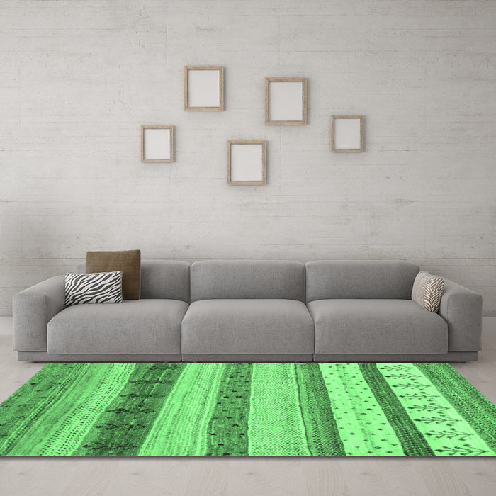 Machine Washable Abstract Emerald Green Contemporary Area Rugs in a Living Room,, wshcon1565emgrn