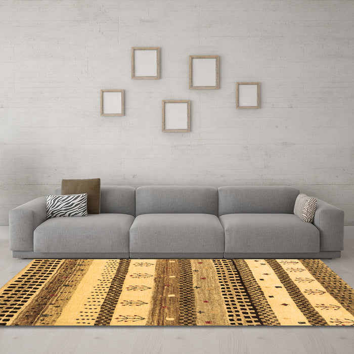 Machine Washable Abstract Brown Contemporary Rug in a Living Room,, wshcon1566brn