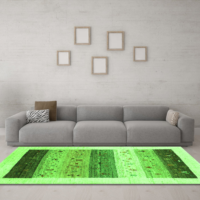 Machine Washable Solid Green Modern Area Rugs in a Living Room,, wshcon1568grn