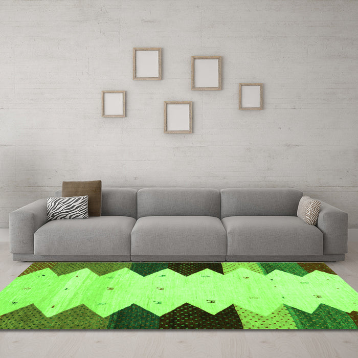 Machine Washable Abstract Green Contemporary Area Rugs in a Living Room,, wshcon1571grn